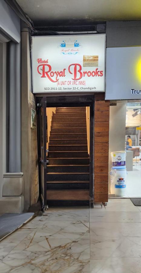 Hotel Royal Brooks Chandīgarh Exterior foto